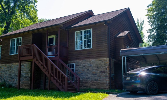 Linden Cabin | Mountain Escape w/ Hot Tub, EV Charger