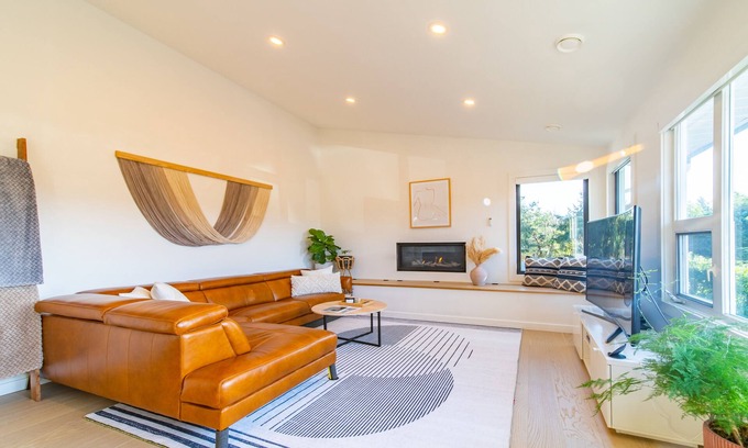 Regional District of Nanaimo House | Mountain Garden Oasis Getaway