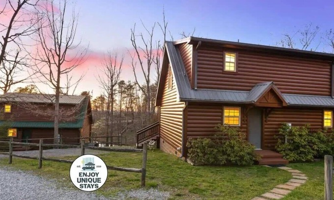 Trenton Cabin | Mountain Hideaway at Cabins in the Clouds!