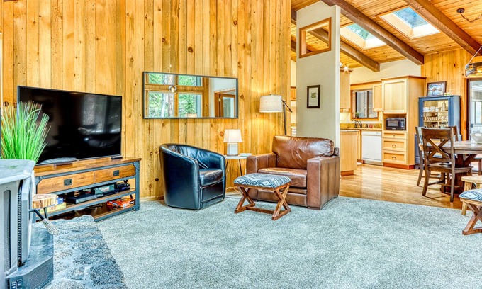 Black Butte Ranch House | Mountain home with private hot tub, 5 pools, gym, bikes, grill, fireplace & AC