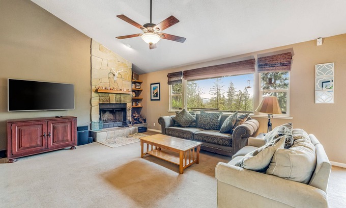 Groveland House | Mountain Home w/a Game Room, Private Hot Tub, & Free WiFi