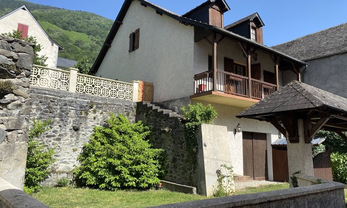 Urdos House | Mountain house in the heart of the village in the upper Aspe Valley