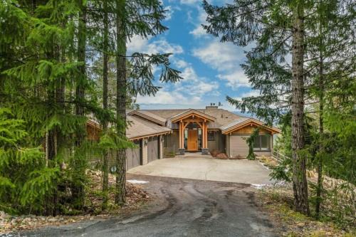 Regional District of Nanaimo Bed & Breakfast | Mountain House of Wonder