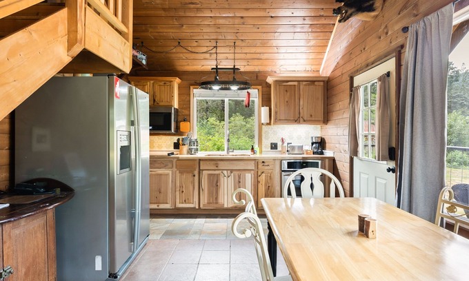 Gold Bar Cottage | Mountain House w/stunning mountain views, spacious yard, outdoor living area w/hot tub, WiFi