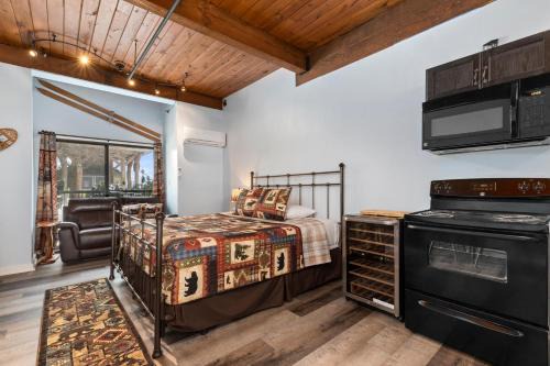 Wintergreen House | Mountain Inn Studio 93 with Wintergreen Advantage