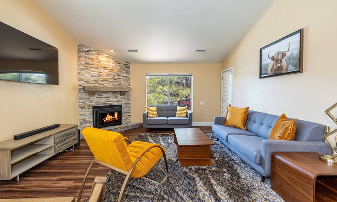 Woodlands Village House | Mountain Jewel | Modern Townhome in the Pines | Great Location | Near Downtown Flagstaff