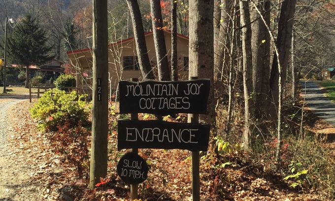 Maggie Valley Cabin | MOUNTAIN JOY COTTAGE #8 - LITTLE BEAR