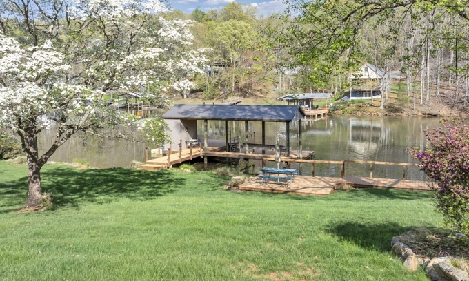 Moneta House | Mountain Lake Lodge - Dog-friendly cabin with gentle lot and firepit.
