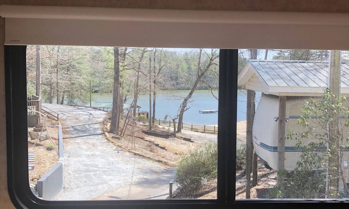 Cleveland House | Mountain/Lake Retreat RV Pet Friendly