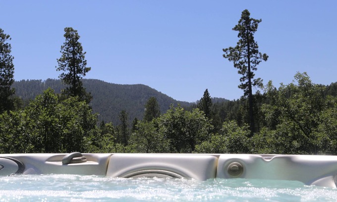 Spearfish House | Mountain lodge on private estate with hot tub