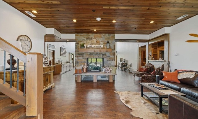 Porterville Cabin | Mountain Lodge on working dude ranch.