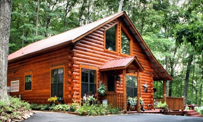 Murphy Cabin | Mountain Log Cabin in Woods with Fiber Wi-Fi & 1st Responder/Military Discounts!