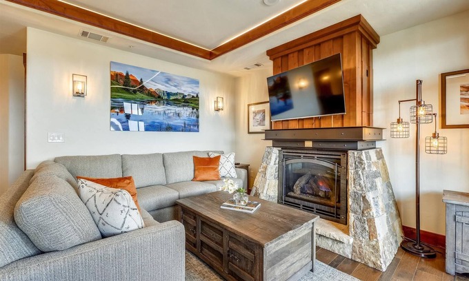 Peak 8 Condo | Mountain luxury at One Ski Hill 8312: 2BR condo with views & ski access in Breckenridge.