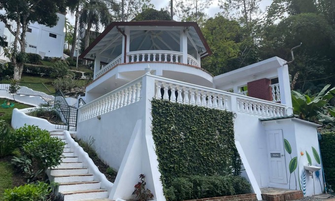 Jarabacoa Villa | Mountain Luxury Retreat – 8-Bedroom Villa with Private Pool