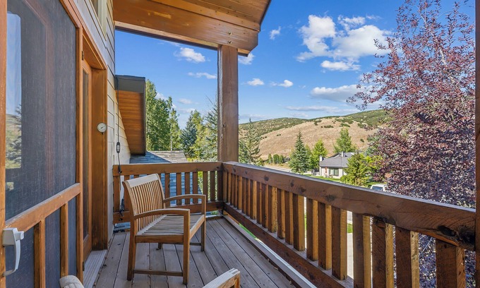 Summit Park House | Mountain Luxury: Sleeps 10, Private Hot Tub, 15 Min to Canyons, Ideal for Family Getaways!