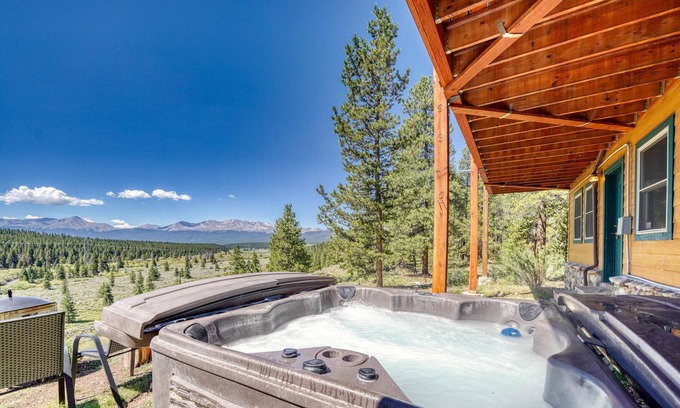 Leadville House | Mountain Majesty-HOT TUB! Minutes to Ski Cooper-Private fishing out your door!