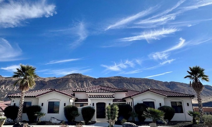 Hurricane House | Mountain Oasis-Large Private Pool-8 Bedrooms