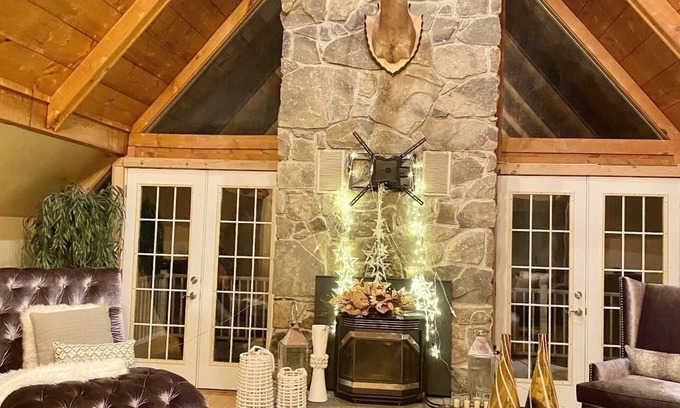 Ellenville House | Mountain Peak Retreat