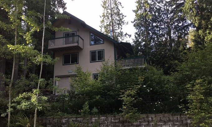 Hoodsport House | Mountain Retreat at Lake Cushman