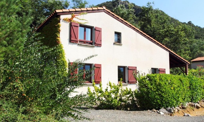 Quillan House | Mountain Retreat w Terrace