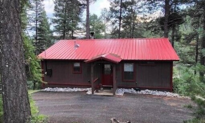Cloudcroft Cabin | Mountain retreat with a beautiful veiw.