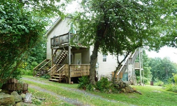 Stanley Apartment | Mountain Roots Lodging