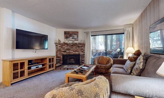 Mammoth Lakes Condo | Mountain Rustic & Spacious, Quiet Location, Balcony. Great Complex Amenities