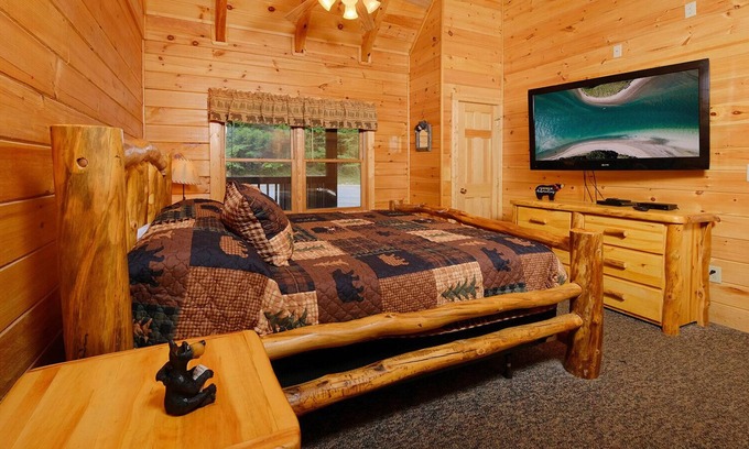 Pigeon Forge Cabin | Mountain Spirits - Fireplace, Hot Tub & Big TV