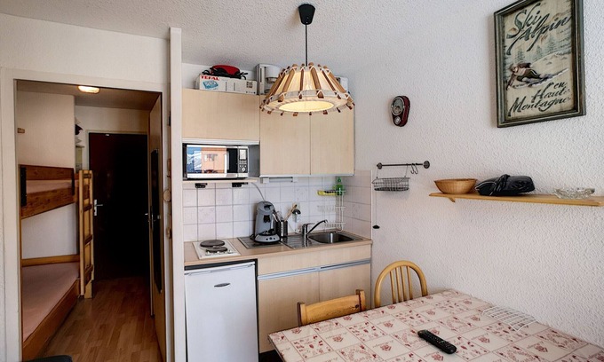 Les Bruyeres Apartment | Mountain studio 3 ppl in Les Menuires, ski-in/ski-out
