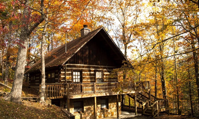 Gatlinburg - Pigeon Forge Cabin | Mountain Sunrise- A Rustic Mountain Retreat