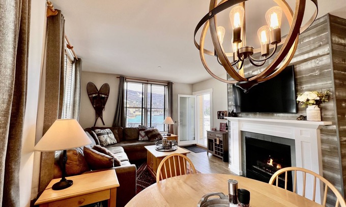 Stratton Mountain Condo | Mountain & sunset views from balcony! Heated pool/spas, walk to lifts & village!