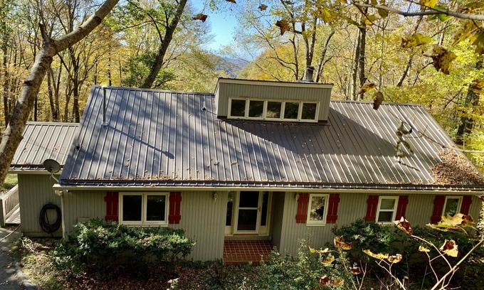Wolf Laurel Cabin | Mountain Top Cabin in Wolf Laurel, just North of Asheville