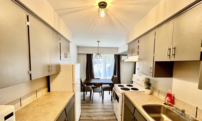 Port Alice Apartment | Mountain Top Floor Suite *Pet Friendly 2 Bedroom 1 Bath