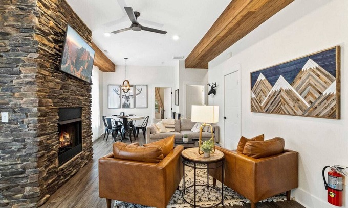 Blowing Rock House | Mountain Townhome in Downtown Blowing Rock with private hot tub!