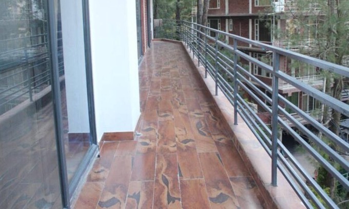 Kumarhatti Apartment | Mountain & Valley View Luxury 2 BHK Kasauli