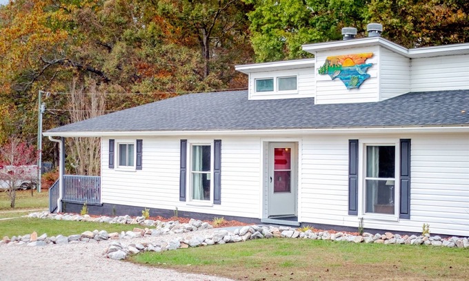 Wake County House | Mountain Vibes - Pleasant Serene Private Townhome