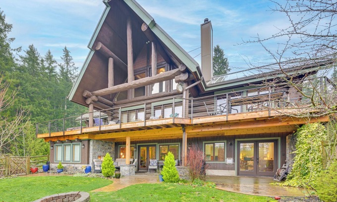 Rollingbay Apartment | Mountain Views: Peaceful Bainbridge Island Retreat