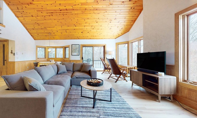 Jackson Condo | Mountain view, 2-story condo with fireplace & pool table - 1 mile to Story Land