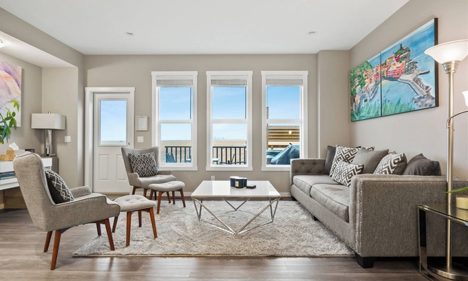 Calgary House | Mountain View 3BR Retreat w Private Hot Tub