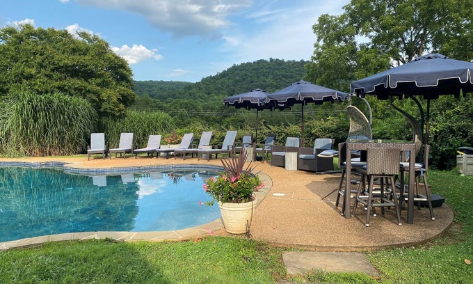 Brightwood House | Mountain View 65 Acre Private Retreat Pool Hot tub Wineries Charlottesville