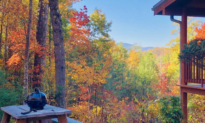 Gatlinburg - Pigeon Forge Cabin | Mountain View Best in Show PRIVATE Romantic Close to Town Gorgeous