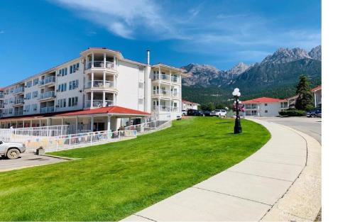 East Kootenay Apartment | Mountain View Resort and Suites at Fairmont Hot Springs