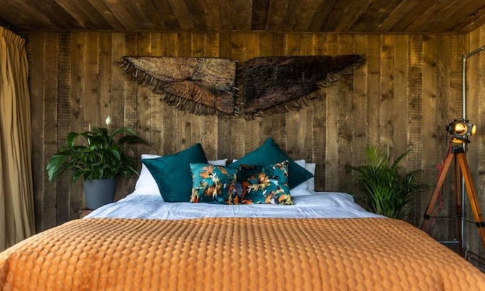 Annalong Cabin | Mountain-View Cabin with Hot Tub