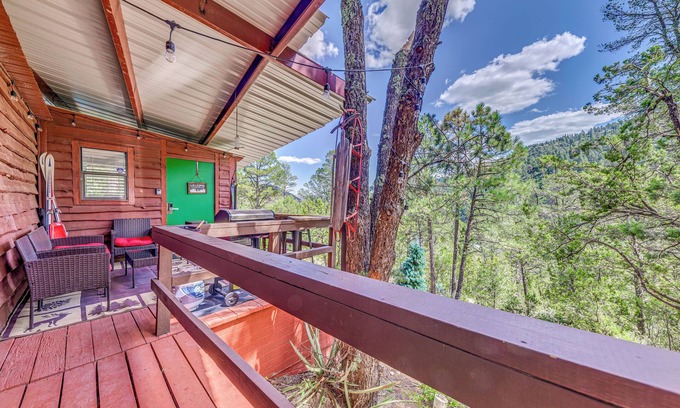 Ruidoso Cabin | Mountain-View Cabin w/Hot Tub in Ruidoso!