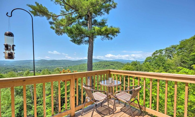 Campton House | Mountain-View Campton Retreat about 3 Mi to Ski Slopes