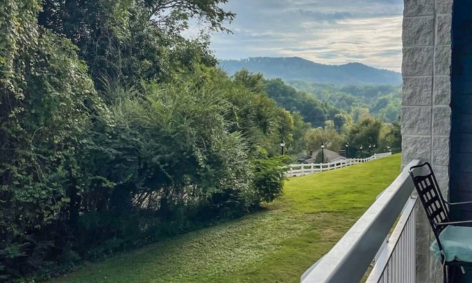 Pigeon Forge Condo | Mountain View Condo Minutes 2 Pigeon Forge Parkway