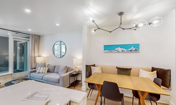 Telluride Condo | Mountain-view condo at Town Park with hot tub, fireplace, deck, & washer/dryer