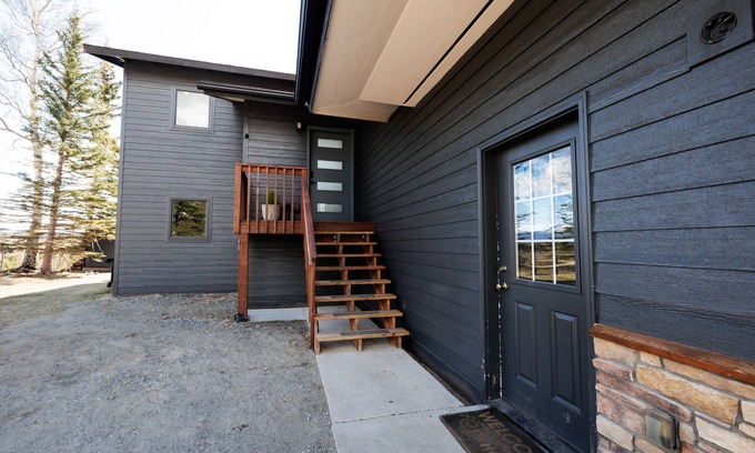 Wasilla House | Mountain view duplex that is family sized- 3 minutes from Main St.