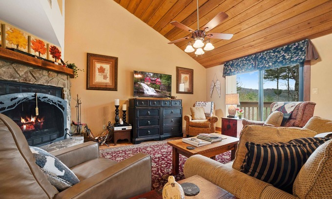 Sapphire Villa | Mountain View Emerald Crest, Sapphire Valley Townhouse in the heart of the Resort