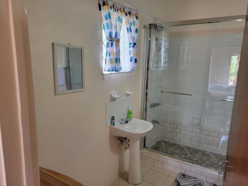 Maidstone Apartment | Mountain View Escape